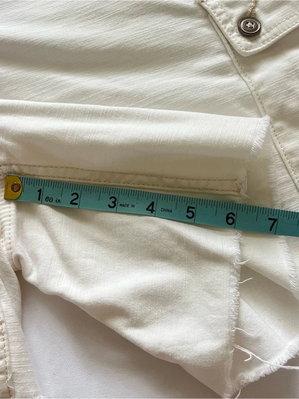 Pilcro Anthropologie Women’s Size 31 White Utility Cargo Shorts Raw Hem Baggy